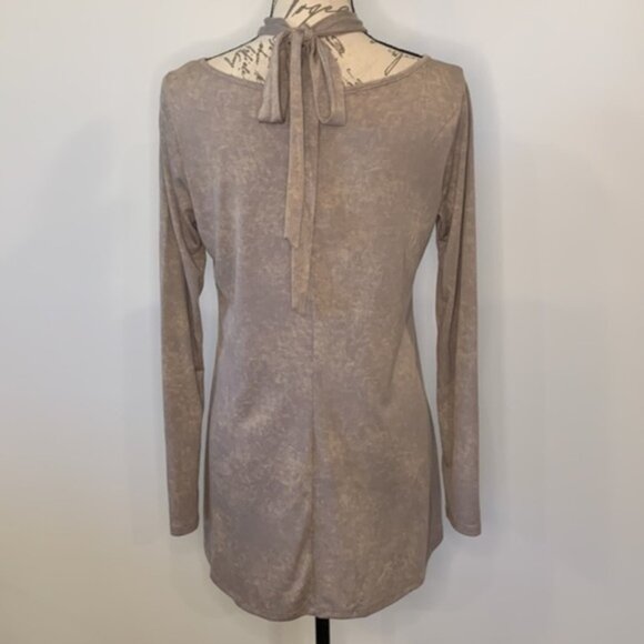 Andreé by Unit stretch knit top with cutout neckline and back tie M - Picture 3 of 8